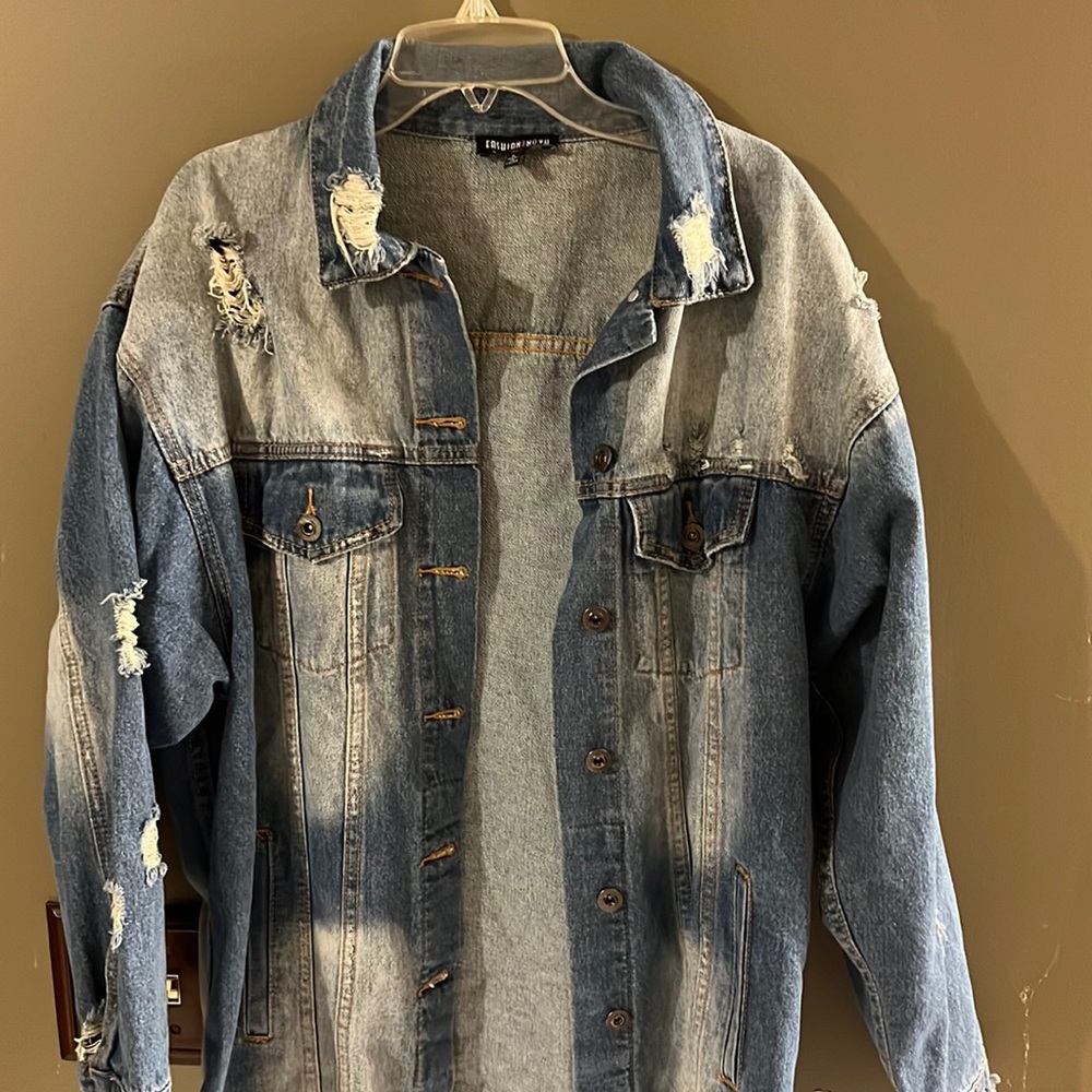 Fashion nova small oversized Jean jacket distressed